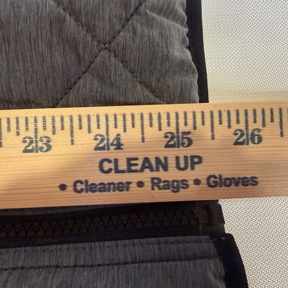 Banana Republic Unisex Large Gray Quilted/Water Resist Vest  Excellent Condition - Picture 7 of 13